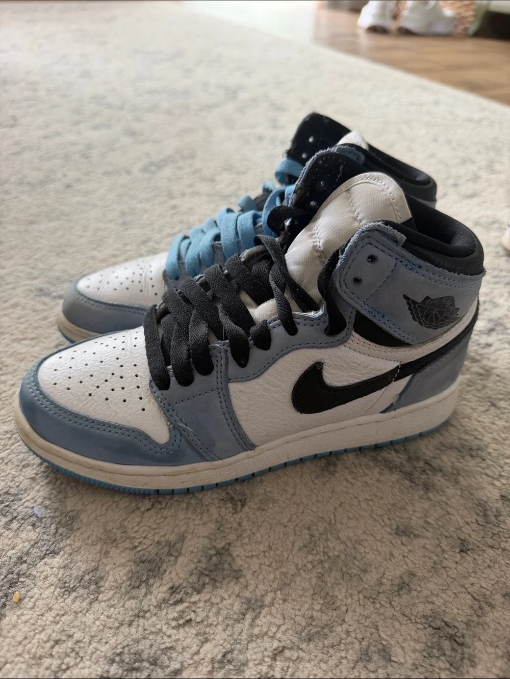 Nike Kids Air Jordan 1 Mid - White, Light Blue & Black